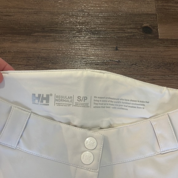 HELLY HANSEN SKI PANTS. BRAND NEW. NEVER WORN. NEEDS TO GO ASAP - Picture 4 of 5